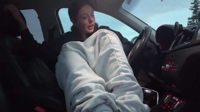 Nadia Foxx: Având un orgasm pe scaunul din față!!