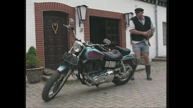 Deutschland porn: पार्टी की शुरुआत बहुतायत में मुर्गे से होती है
