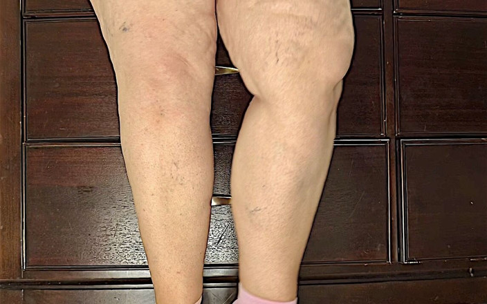 Jamdown26 Big Fat Ass BBW SSBBW Porn: 낯선 이에게 따먹히는 후 집으로 돌아온 후 큰 뚱뚱한 보지와 거대한 엉덩이를 보여주는 팬티 없는 여자