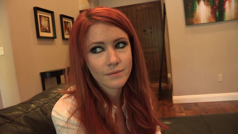Radical Lesbian: Ruiva lesbo em sexo duro