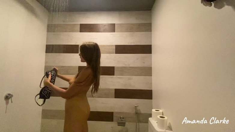 Amanda_Clarke: Kembali ke Hotel, Dijolok Dan Dipancut Mani Dari Jari