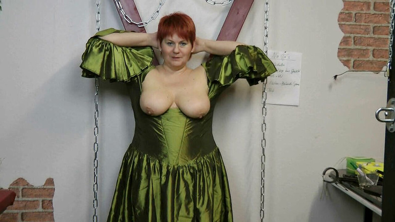 Anna Devot: Annadevot - ドレスを締める