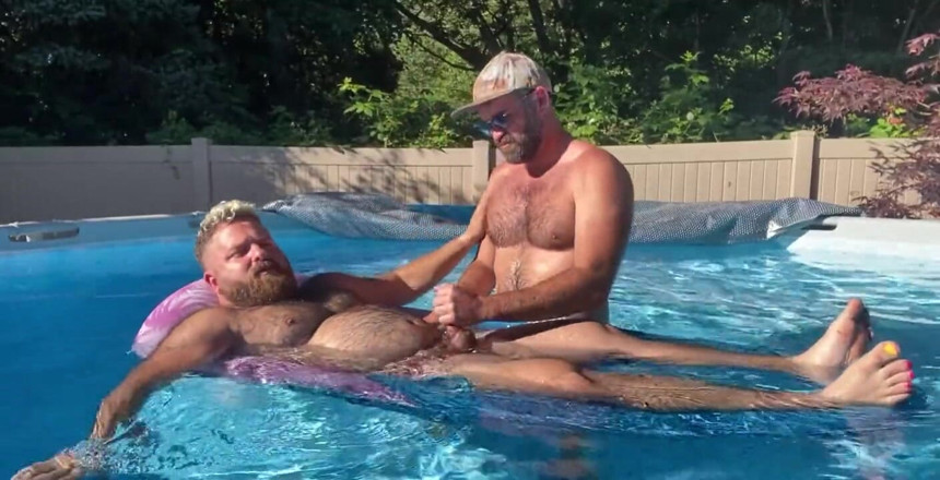 Huzzbearz: Yaz Havuz Zamanı