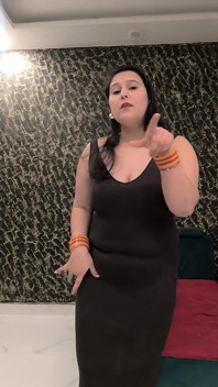 Puja Bhabhi se joacă cu țâțe mari
