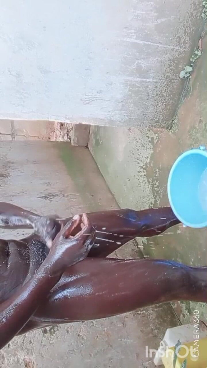 Hongi: Массаж с большим черным членом- оргии в Африке