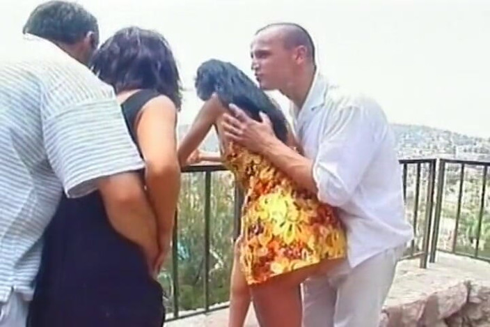 Videos Francaises: Two Beautiful French Babes Enjoying Anal Foursome