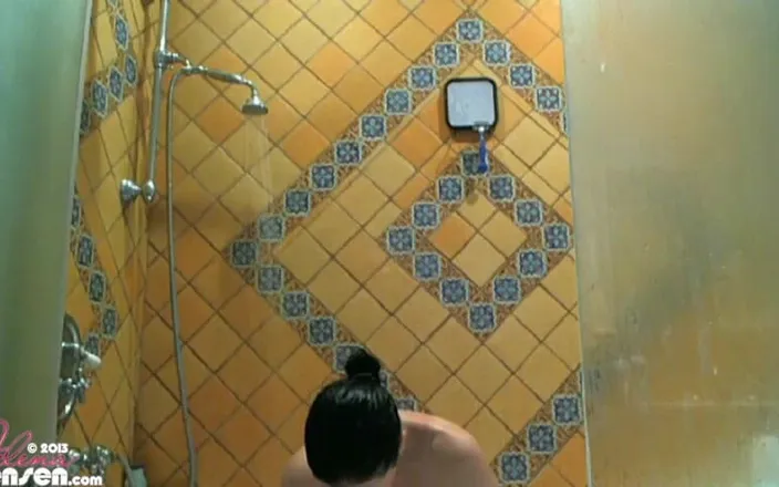 Jelena Jensen: Jelena Jensen Live From Her Bathtub