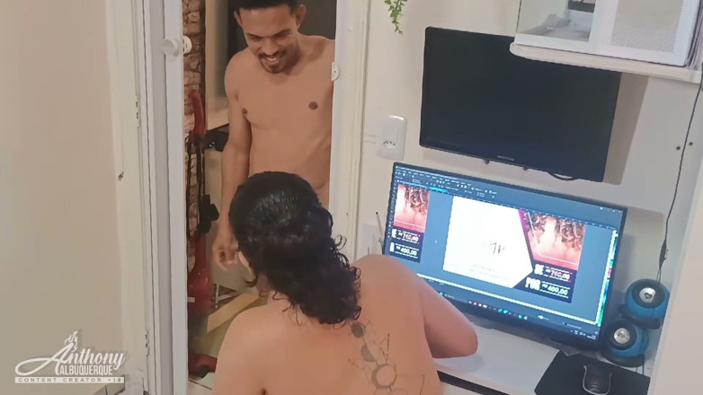 anthony albuqurque: / Novinho mi volal na aplikaci pro coury a řekl mi,...