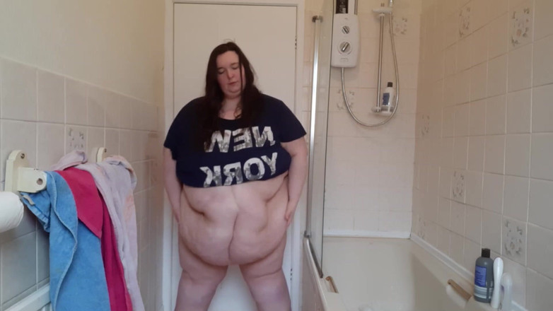 SSBBWLadyBrads: La BBW SSBBW mostra la pancia grassa con domensi e...