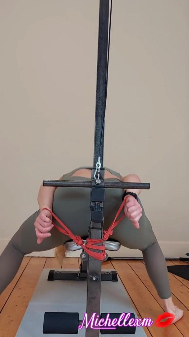 Michellexm: Perhambaan gim, awek berotot bergelut untuk melarikan diri