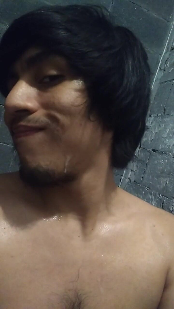 AlexAlejandro13: La mia sborra esce dalla punta del mio pene