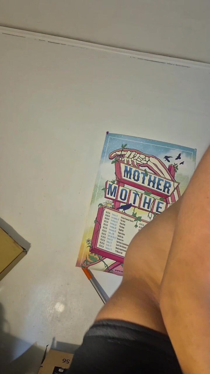 NakyJoss: Kompplasi sempit cewek sange ini lagi asik muasin memeknya pakai...