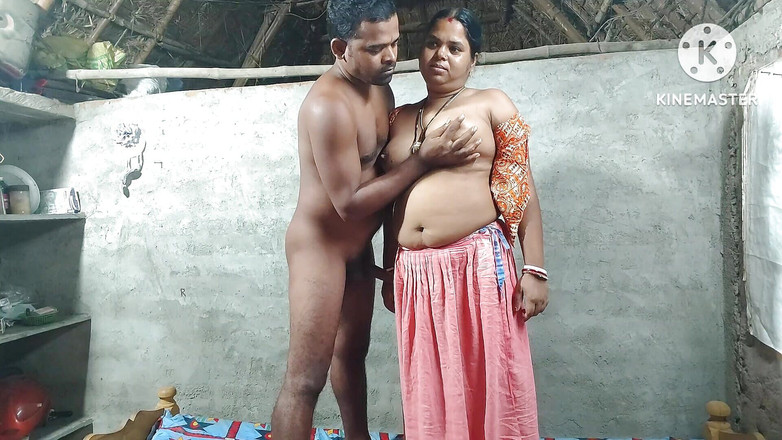 Raju Raju: De meester kleedde de meid uit en neukte haar op...