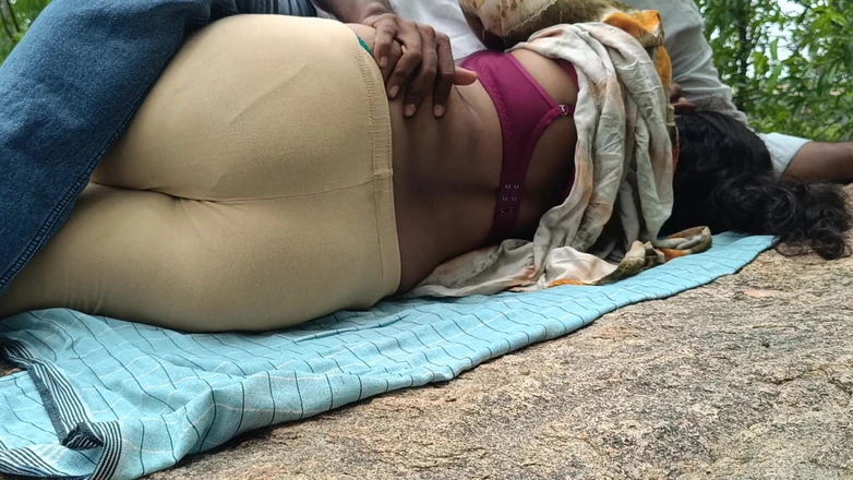 Apple baby: Outdoor Foreplay with Stepsister