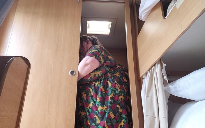 SSBBWLadyBrads: Товстушка проти крихітних дверей каравану
