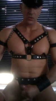 Gayleatherman prend son pied