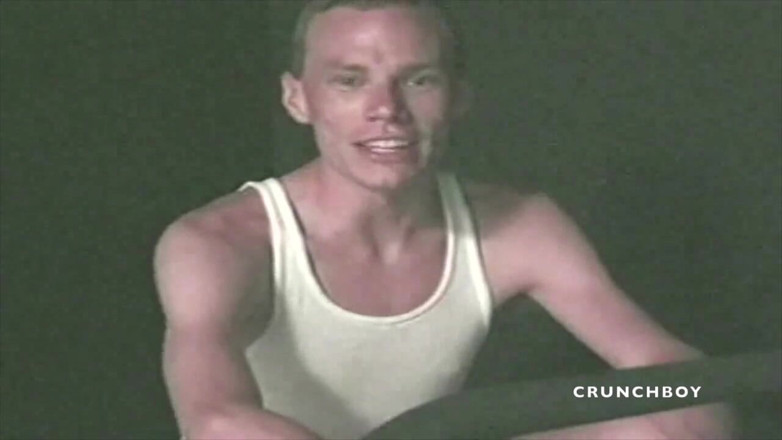 GAY VINTAGE PORN: Ce garçon est abbel à auto-sucer pour s'amuser
