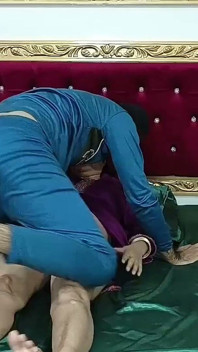 Makcik Hindi paling cantik blowjob menghisap dan kongkek keras