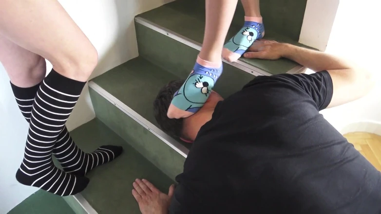 Femdom Austria: Dominazione femminile bionda ragazza monella parte 1 Dominiamo e umiliiamo la...