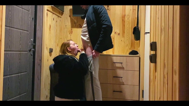 SweetAndFlow: Potkala se na ulici a ošukal doma blondýnku s velkým...