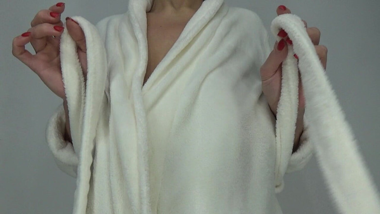 AnnaBUST: 친밀감이 없는 사랑스러운 성숙한 가슴