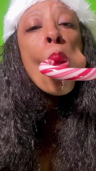 Prim-plan Candy Cane Lick, Înecat și Scuipat
