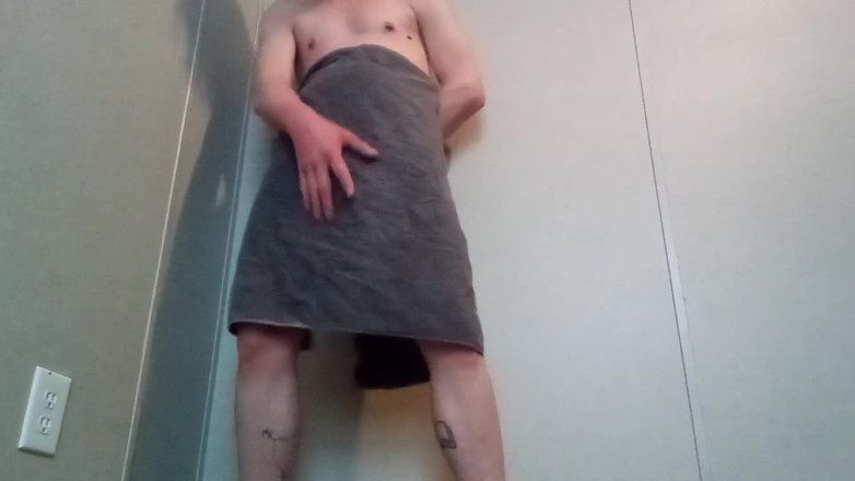 LilTaste: Towel Fetish Fanclub Video of the Month; April 2022