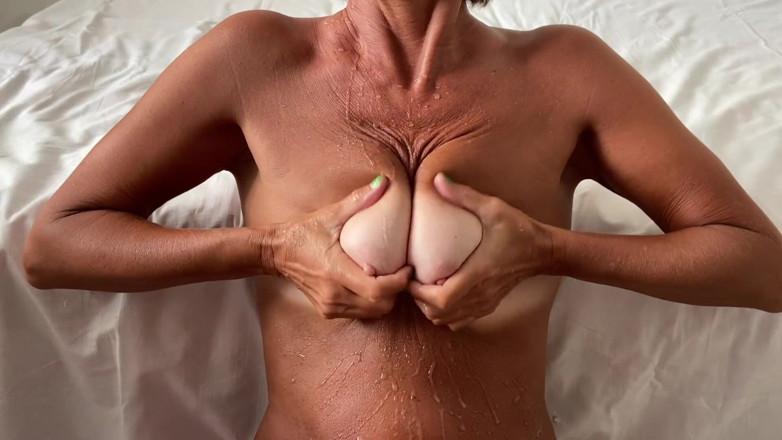 Ladyloveyoung60: Bà già mẹ kế tưởng tượng tôn sùng điều cấm kỵ
