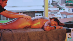 Squirting Sp: Nadržená baculatá dívka má své první stříkání, plná krému v...