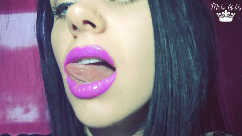 Goddess Misha Goldy: Lábios roxos brilhantes