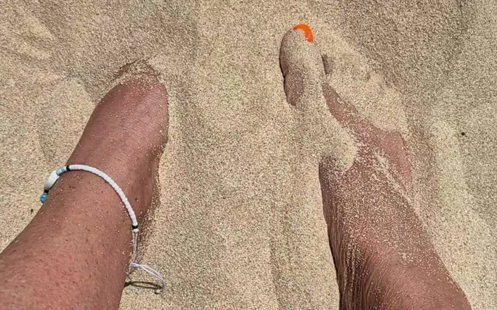 Uk Joolz: Feet in the Sand!
