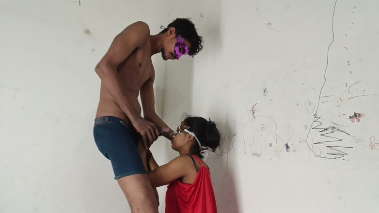 Desicouple9: 赤いサテンを着たホットなインド人の妻がマスクをかぶり激しくセックスされる、アマチュアハードコア