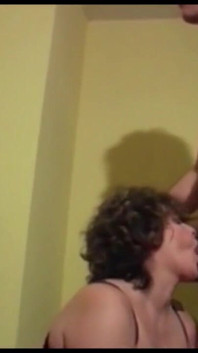 Un couple mature à grosse chatte poilue baise