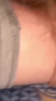 Dit meisje is half zo oud als ik! Ze is zo boos dat ik zo diep kwam. Haar vriendje zal het zeker merken.