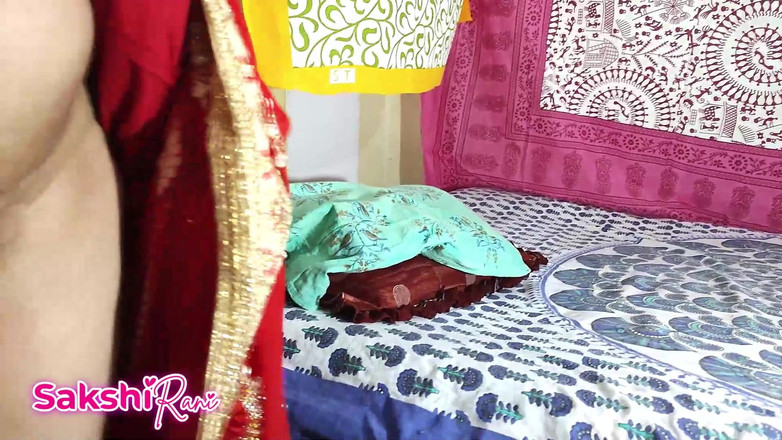 sakshi_raniii: 남친의 응접실에 가서 보지 머리를 제거해 달라고 부탁한 여친. 보지 면도