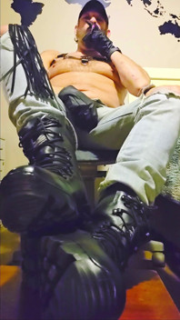 Cash Master Leather Smoker