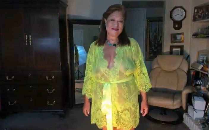 Zilah Luz: Танцует в моей зеленой короткой халате