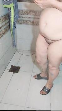 Müslüman tombul tombul götlü evli kadın banyo yaparken kameraya yakalandı
