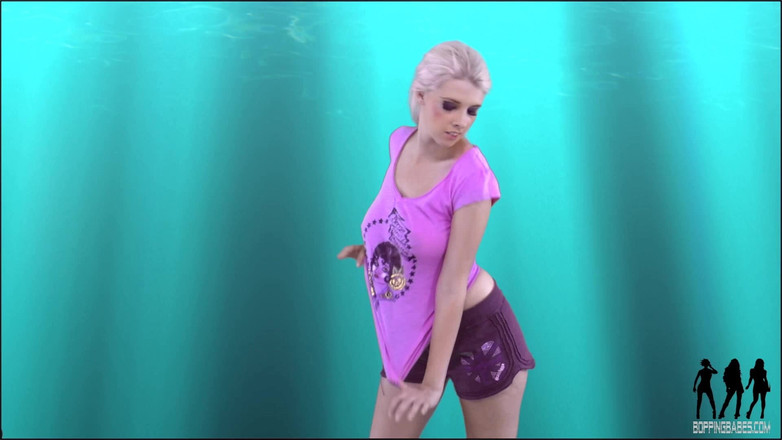 Bopping babes: Holly M - rosa y alegre