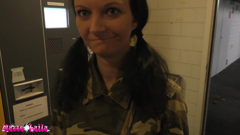 Laila Banx: Anal! Sodomie effrontée pour un billet de parking