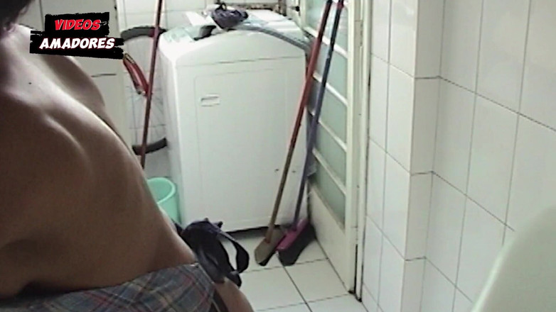 Amateurs videos: 女仆被拍到裸体工作