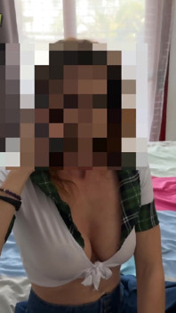 Je baise l’it guy en parlant à mon mari au téléphone