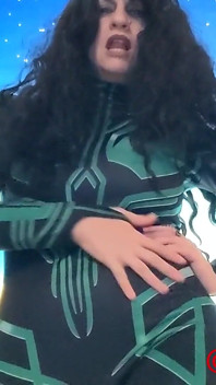 Hela Obryně Řádí