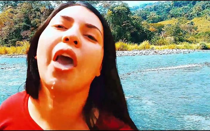 Nadia the big ass moroccan: Ragazza marocchina succhia il cazzo del suo amante nella foresta...