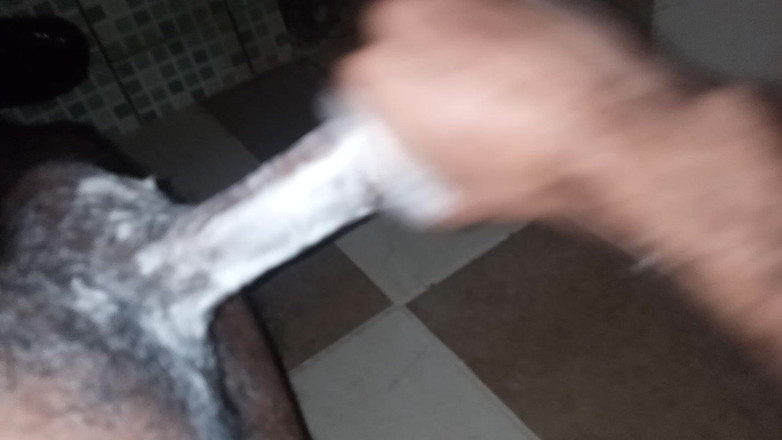 Cute boy jerks off: Chlapec s odsávkou 2 si užívá čas ve sprše a chvíli čeká před...