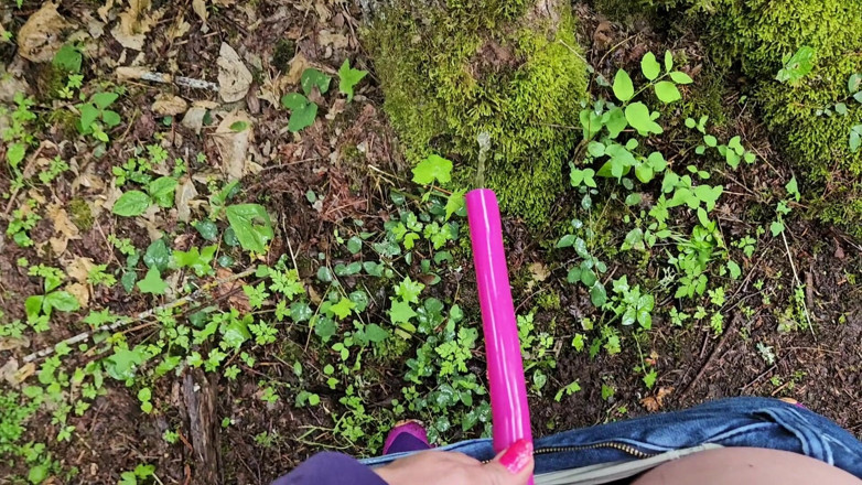 Nerdy_faery: Kadın işeme cihazı ile ağaç sidik