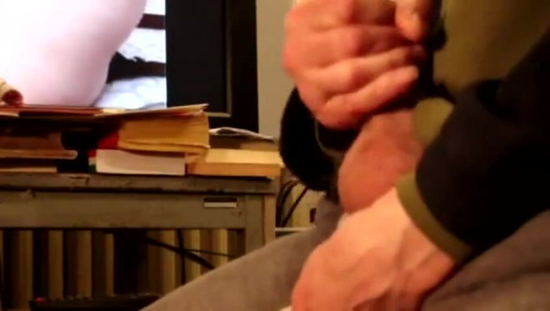 Mstbooblover: Sensual handjob with bra