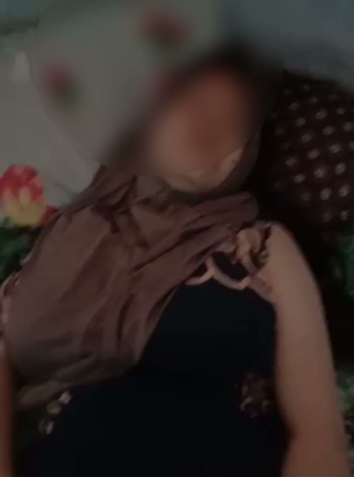 Famly sex: De zuchten van het Dorpsmeisje in hijab zijn heerlijk