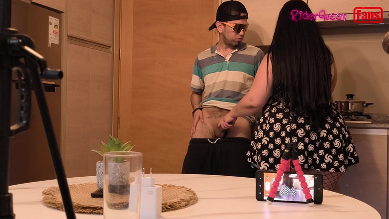 Riderqueen: Nevlastní matka svedena odvážným nevlastním synem, video pro fanoušky