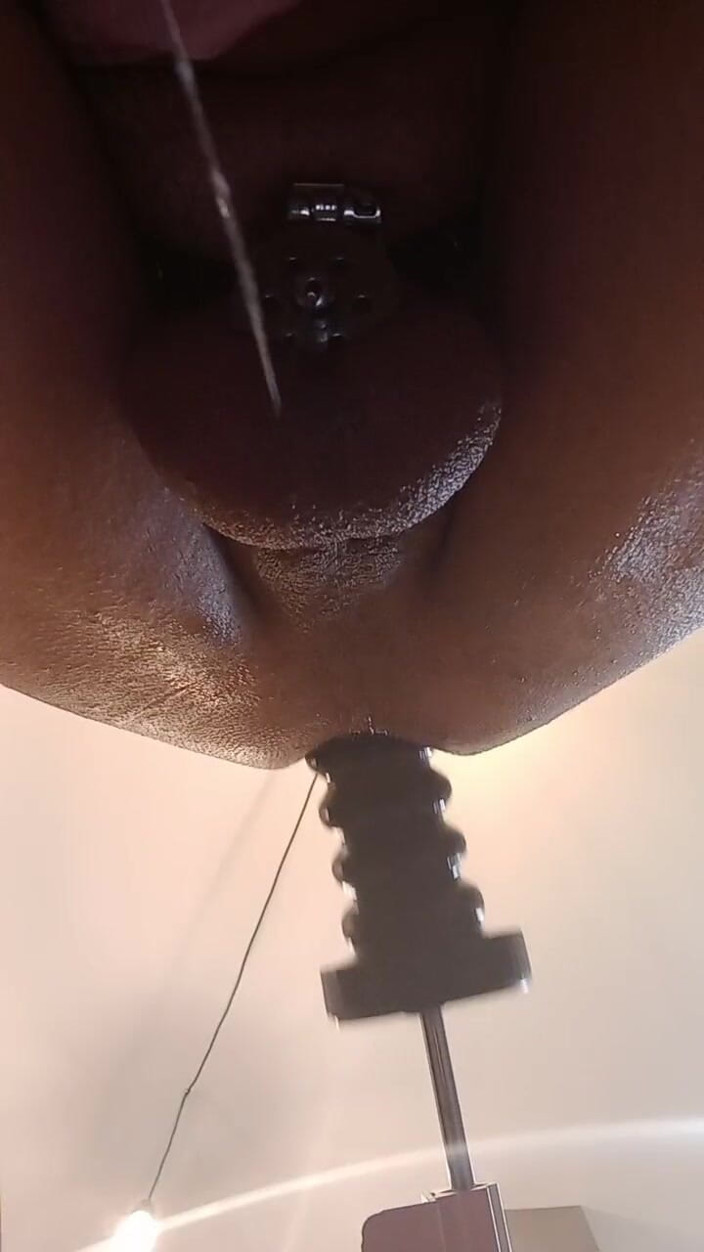 Leo fuck machine: Leo bekerja keras
